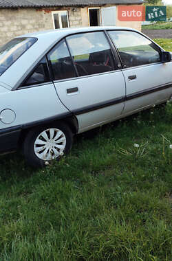 Седан Opel Omega 1988 в Камені-Каширському