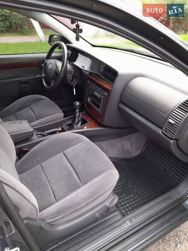 Седан Opel Omega 2001 в Кам'янці