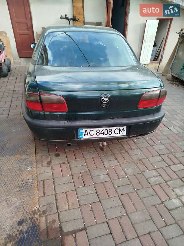 Седан Opel Omega 1995 в Городку