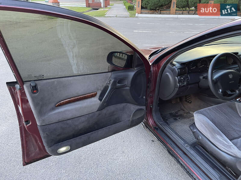 Седан Opel Omega 1997 в Лебедине