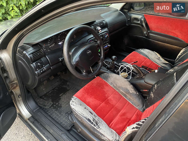 Седан Opel Omega 1996 в Днепре