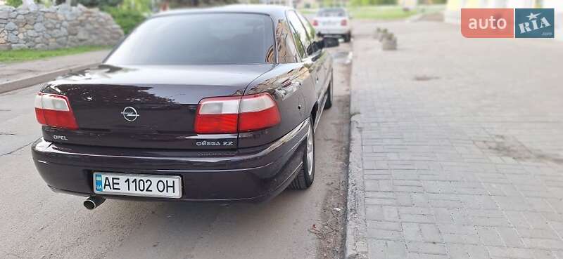 Седан Opel Omega 2001 в Павлограді