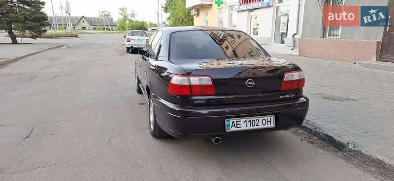 Седан Opel Omega 2001 в Павлограді
