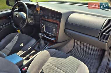 Седан Opel Omega 2001 в 