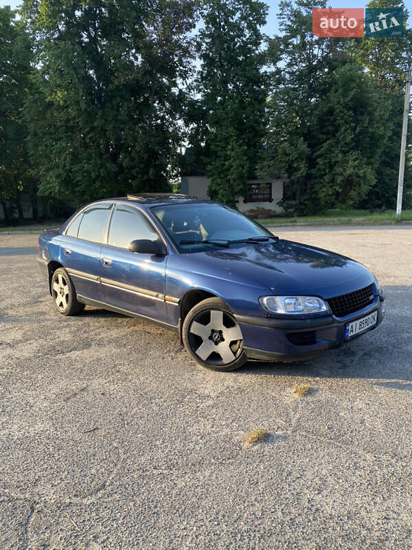 Седан Opel Omega 1995 в Катеринополе