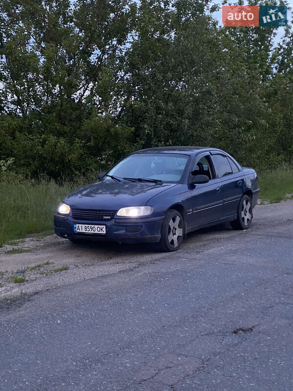Седан Opel Omega 1995 в Катеринополе