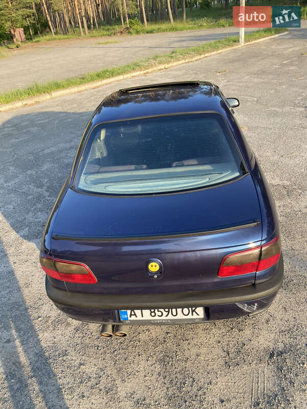 Седан Opel Omega 1995 в Катеринополе