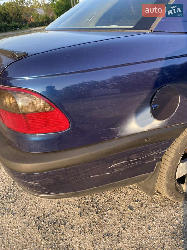 Седан Opel Omega 1995 в Катеринополе