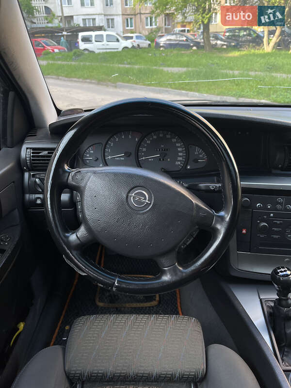 Універсал Opel Omega 2002 в Рівному