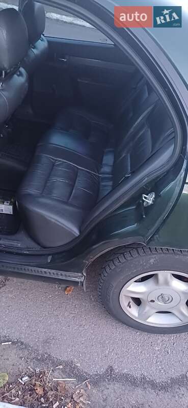 Седан Opel Omega 2000 в Боровій