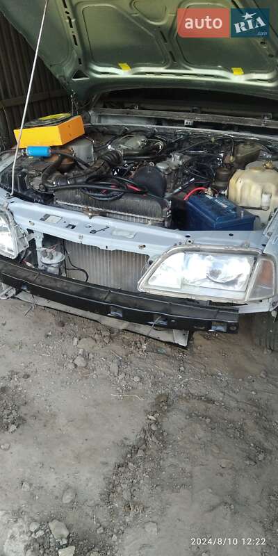 Седан Opel Omega 1988 в Хотине