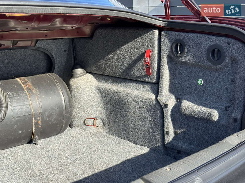 Седан Opel Omega 1999 в Ровно