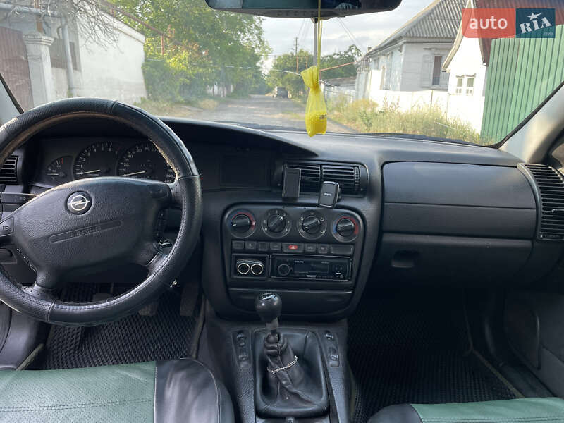 Седан Opel Omega 1999 в Дніпрі
