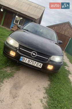 Седан Opel Omega 1998 в Гадяче