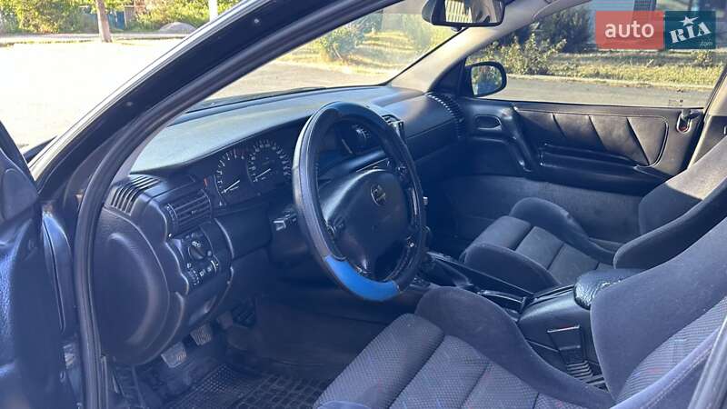 Седан Opel Omega 1996 в Новому Бузі