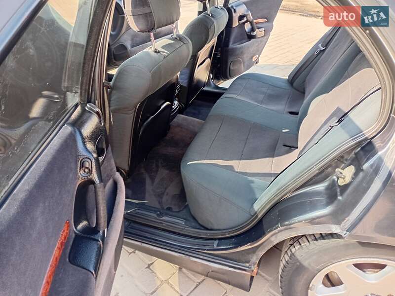 Седан Opel Omega 1998 в Львове