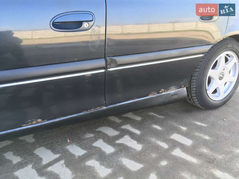 Седан Opel Omega 1998 в Львове