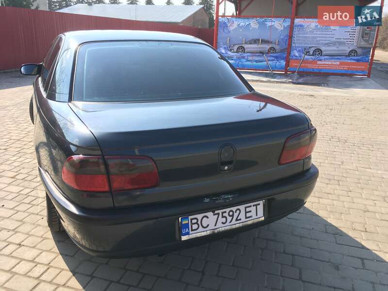 Седан Opel Omega 1998 в Львове