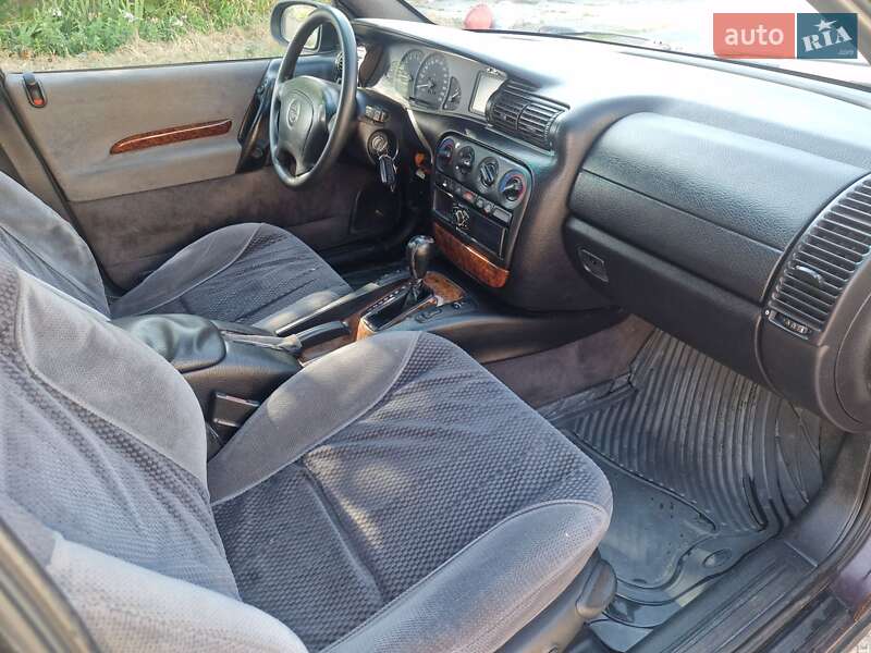 Седан Opel Omega 1995 в Одессе