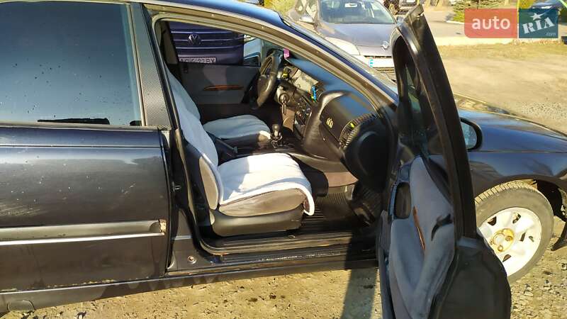 Седан Opel Omega 1995 в Луцке