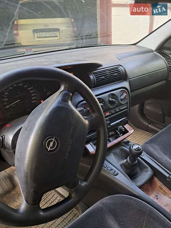 Седан Opel Omega 1997 в Харкові