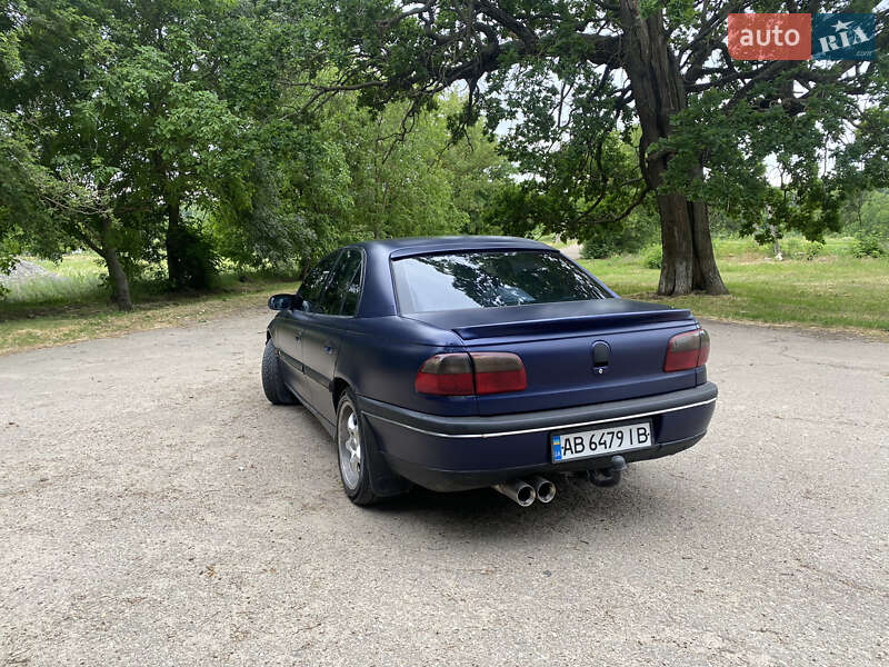 Седан Opel Omega 1999 в Могилев-Подольске