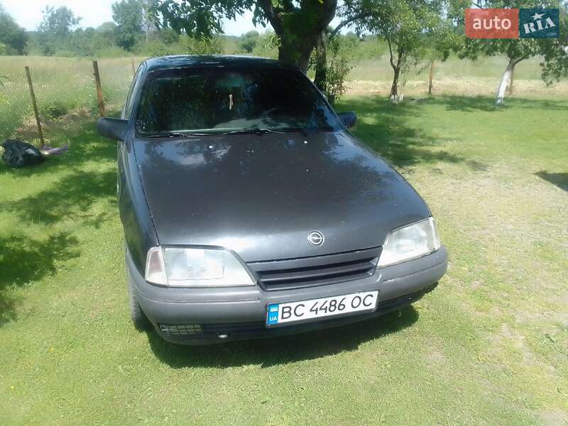 Седан Opel Omega 1989 в Стрые