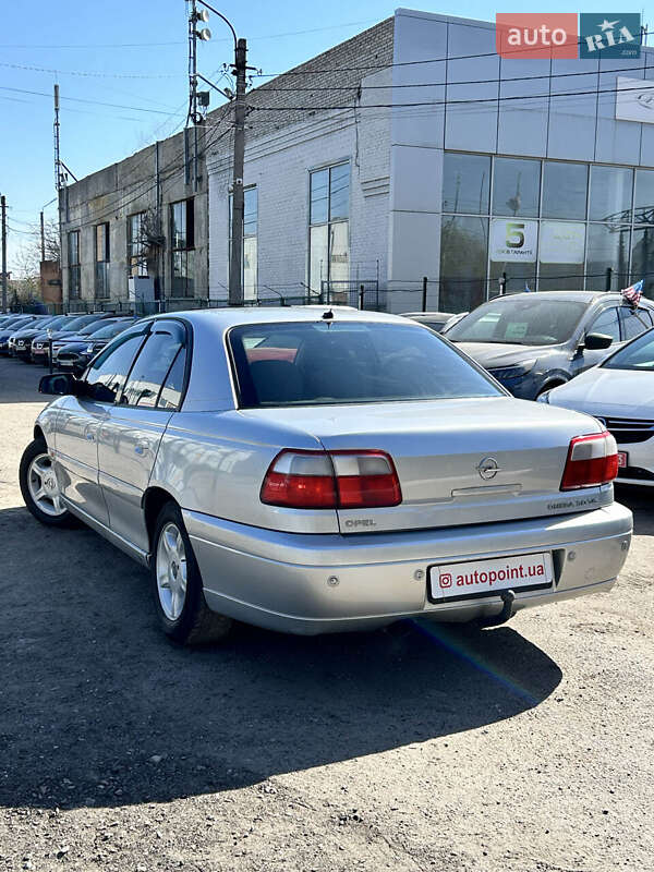 Седан Opel Omega 2000 в Сумах