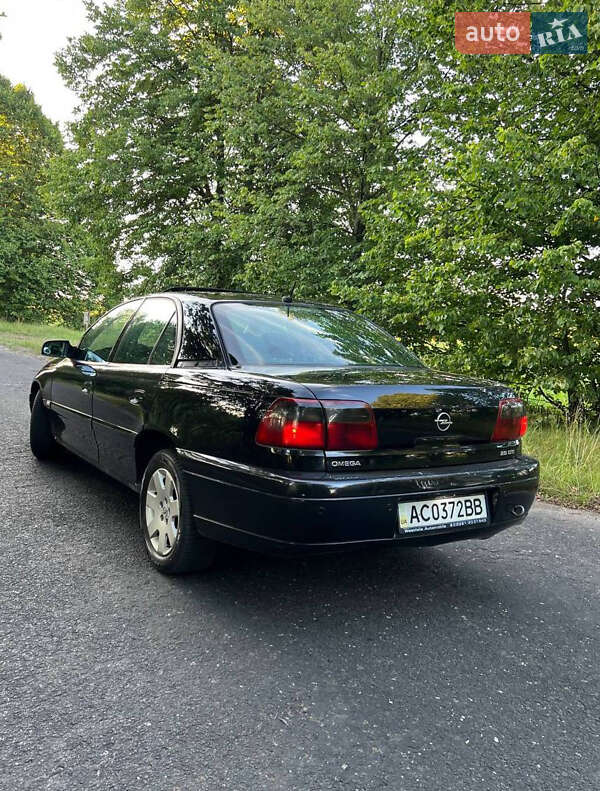 Седан Opel Omega 2003 в Вараше