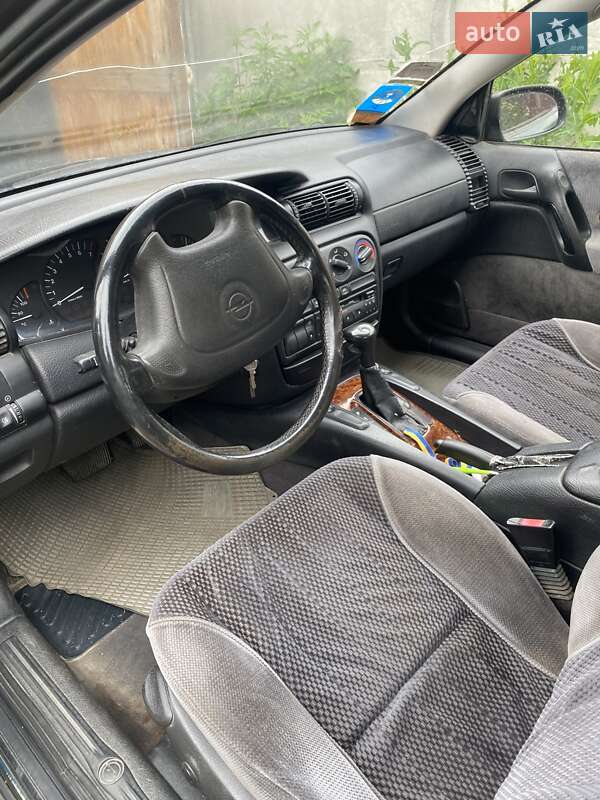 Седан Opel Omega 1995 в Звягелі