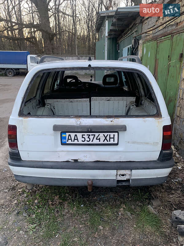 Универсал Opel Omega 1993 в Киеве