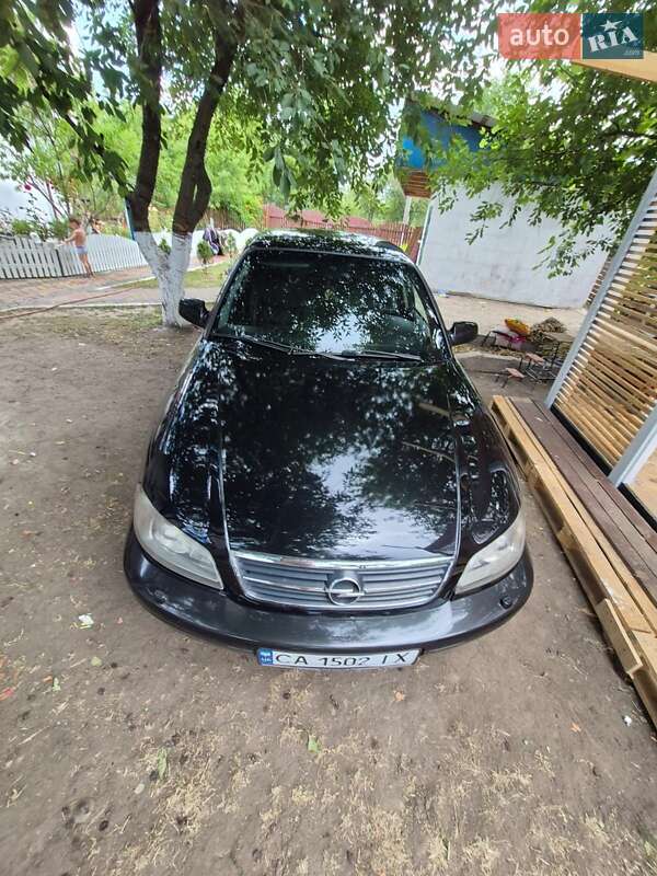 Седан Opel Omega 2002 в Смеле