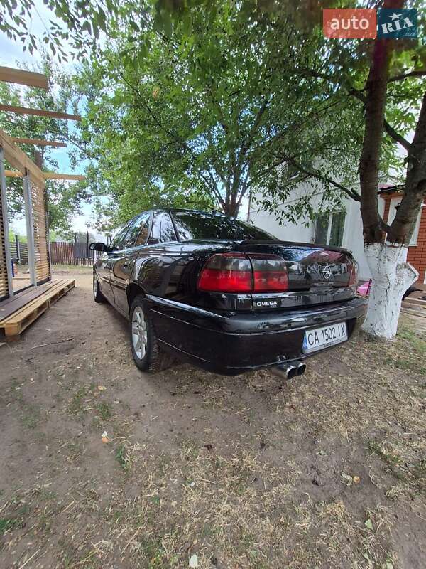 Седан Opel Omega 2002 в Смеле