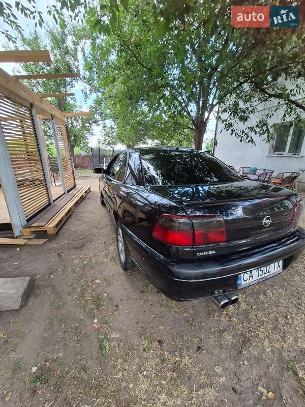Седан Opel Omega 2002 в Смеле