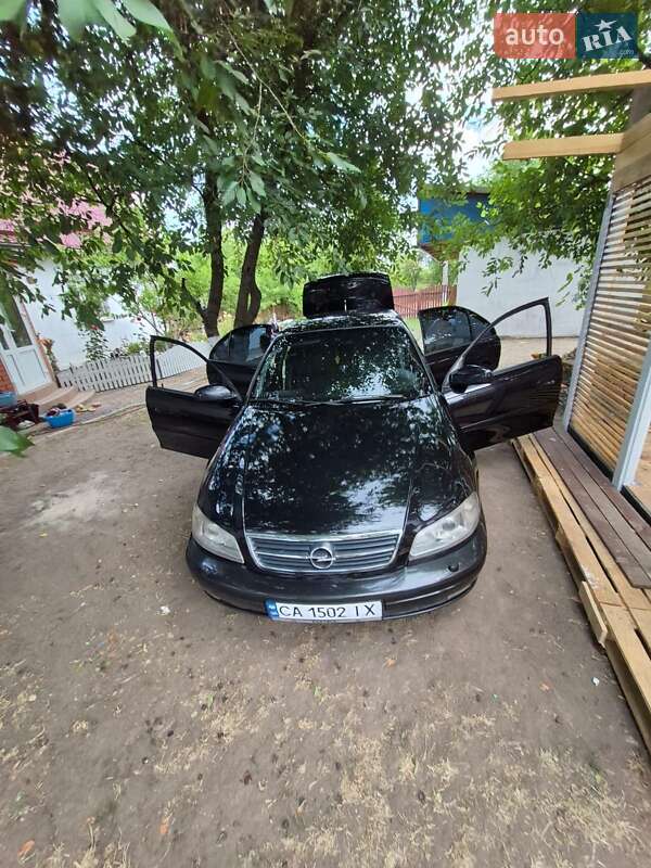 Седан Opel Omega 2002 в Смеле