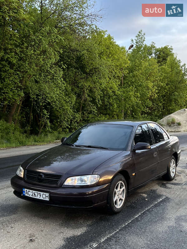Седан Opel Omega 2000 в 
