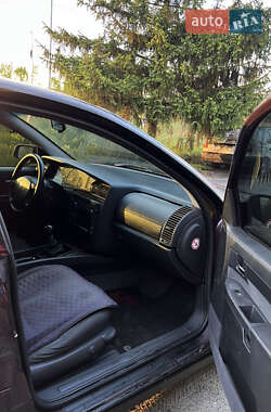 Седан Opel Omega 2000 в 