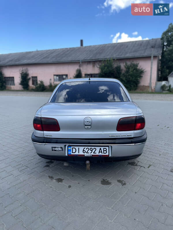 Седан Opel Omega 1999 в Косове
