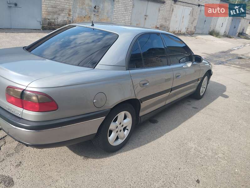 Седан Opel Omega 1995 в Запорожье