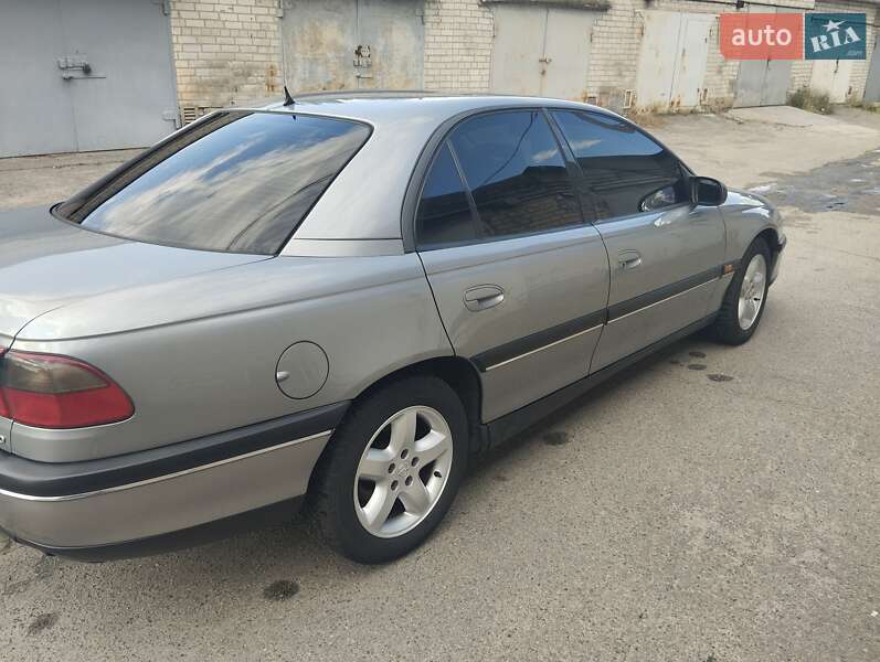 Седан Opel Omega 1995 в Запорожье