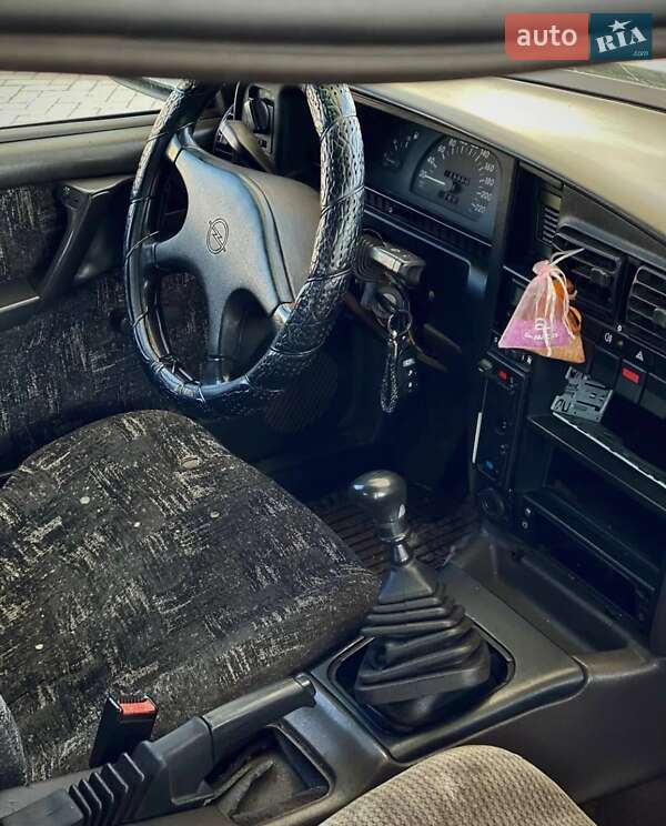 Седан Opel Omega 1988 в Запоріжжі