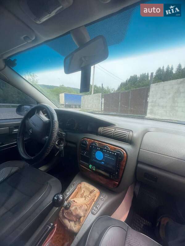 Седан Opel Omega 1999 в Верховине
