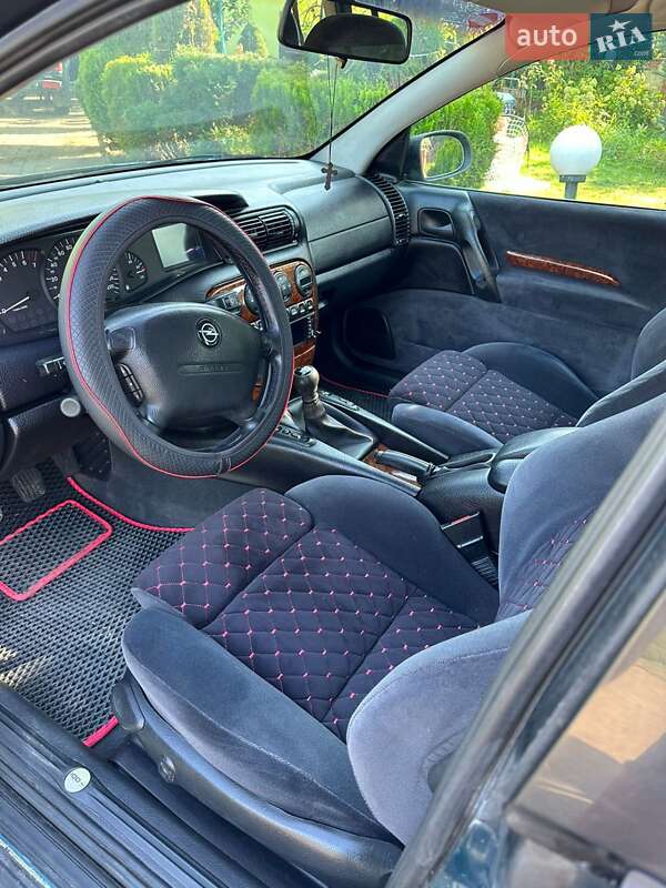 Универсал Opel Omega 1998 в Бориславе