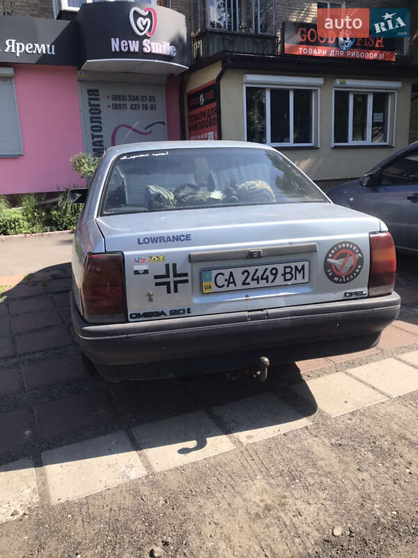 Седан Opel Omega 1988 в Черкассах