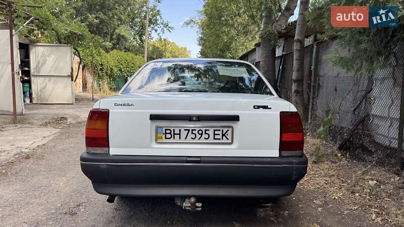 Седан Opel Omega 1988 в Одессе
