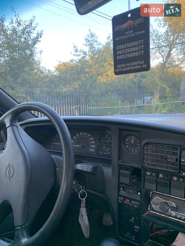 Седан Opel Omega 1987 в Луцьку