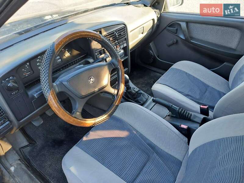 Универсал Opel Omega 1989 в Березане