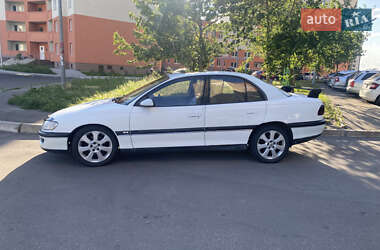 Седан Opel Omega 1995 в Киеве