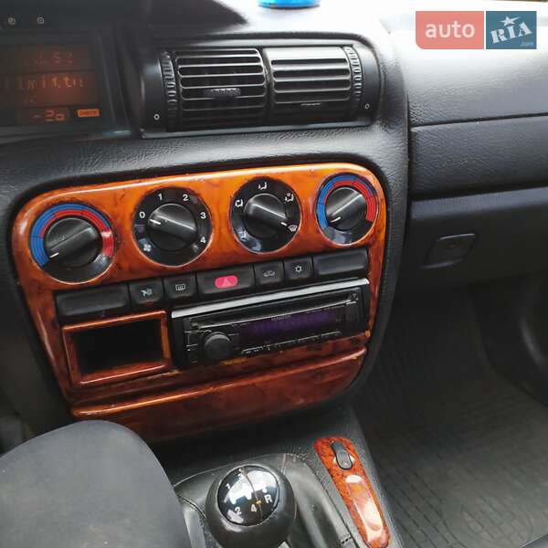 Седан Opel Omega 1994 в Києві