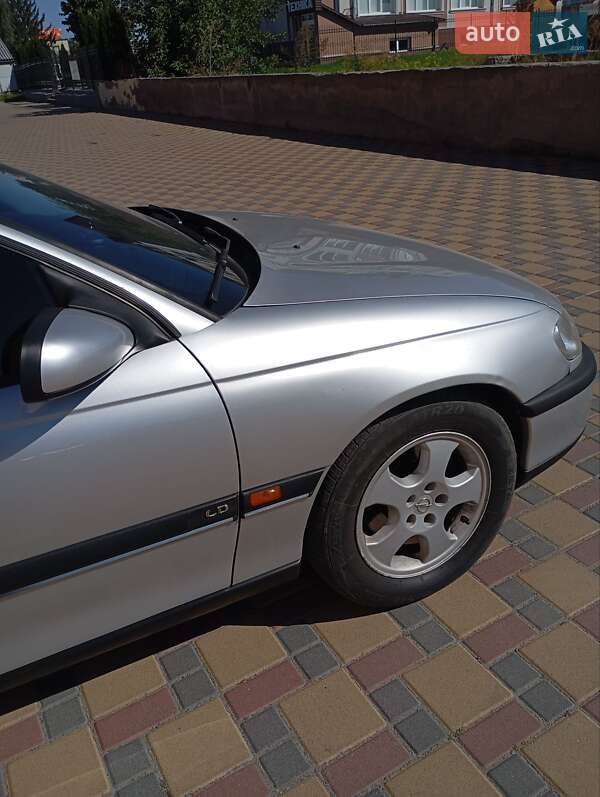 Седан Opel Omega 1998 в Гайсину